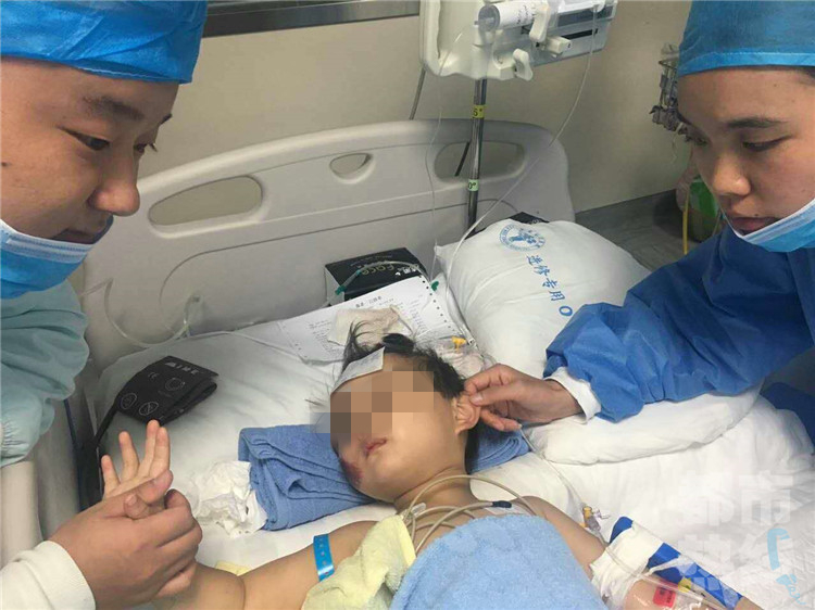 3岁女童因车祸截肢 治疗费让其家庭捉襟见肘