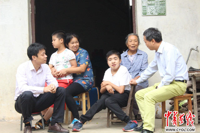 安徽财经大学驱车9个小时接回脑瘫新生|安徽财