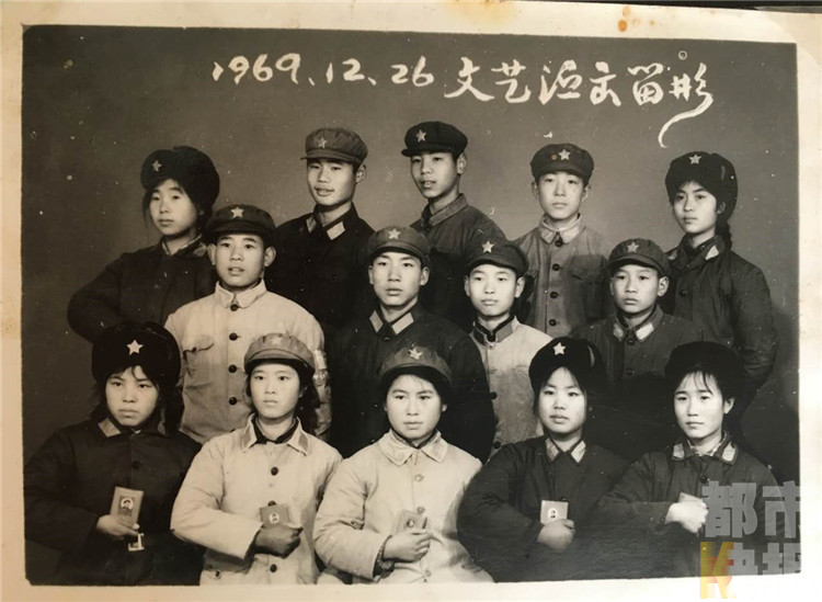 光阴的故事|老人心怀艺术梦 相册记录沧桑岁月