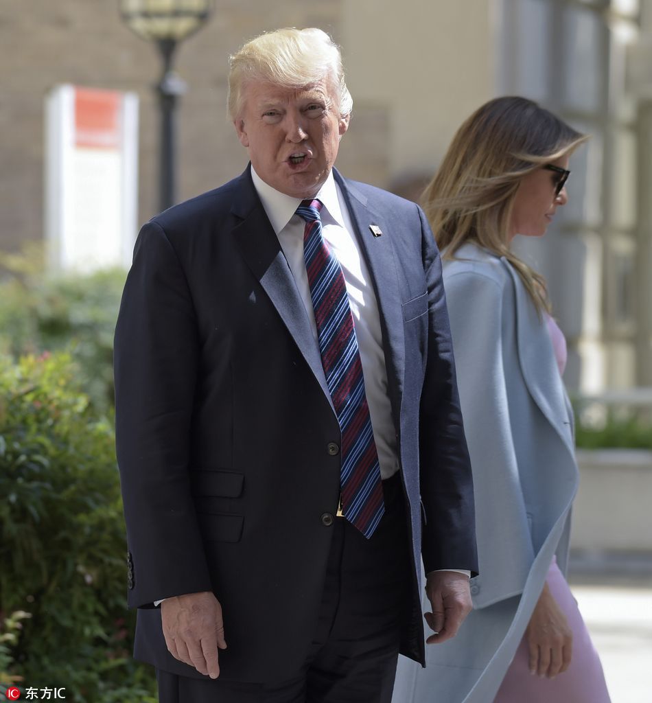 特朗普夫妇出席教堂仪式 为飓风哈维遇难者祈