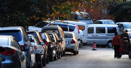 过夜9元!包月250元!昆明首设夜间限时停车位!