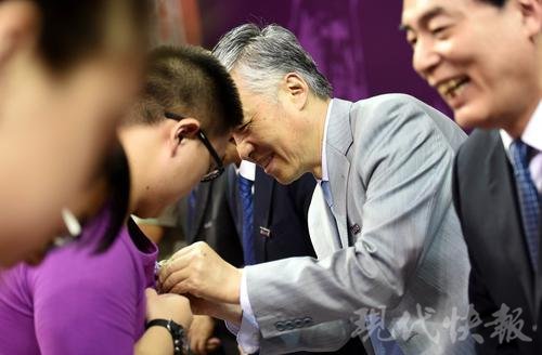 南大开学典礼,校长从共享单车聊到绿色大学|共