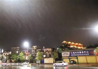 雨还在下,深圳全天停课~台风为啥频频光顾?真