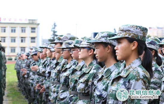 云南民大附中举行2017级新生军训汇报表演|军