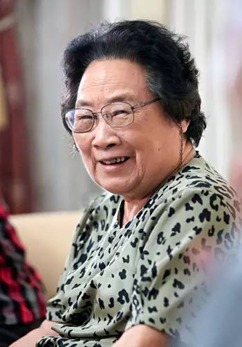 女孩起名王者荣耀网友都震惊了!你知道名人