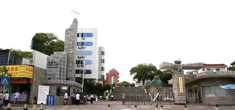 周南中学新校门火了,快看长沙哪个中学的校门