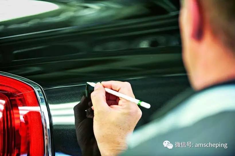 车身上最贵的线 出自海报画师?