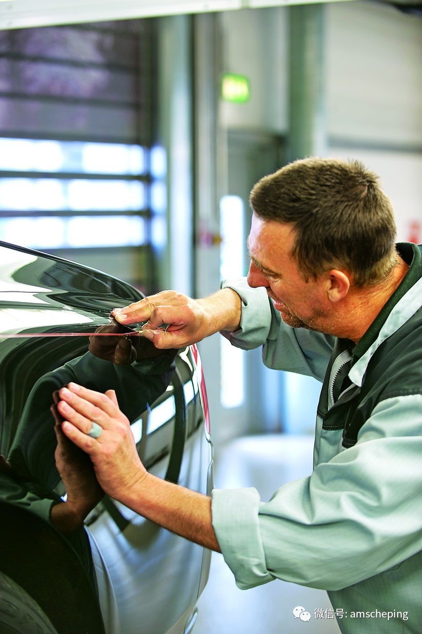 车身上最贵的线 出自海报画师?