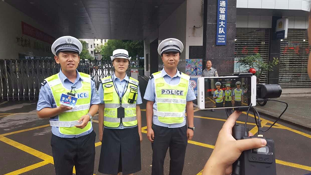 长宁大队首试网络直播 零距离呈现交警日常工