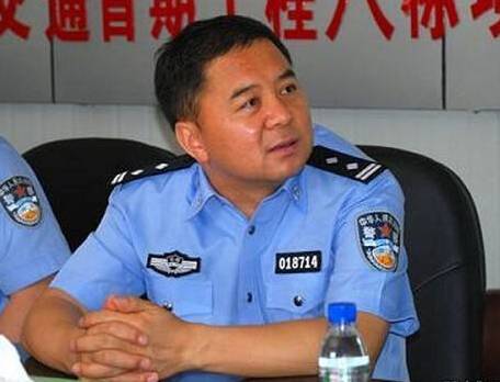 圈子里的昆明明星官员:亲哥当白手套、贿款放