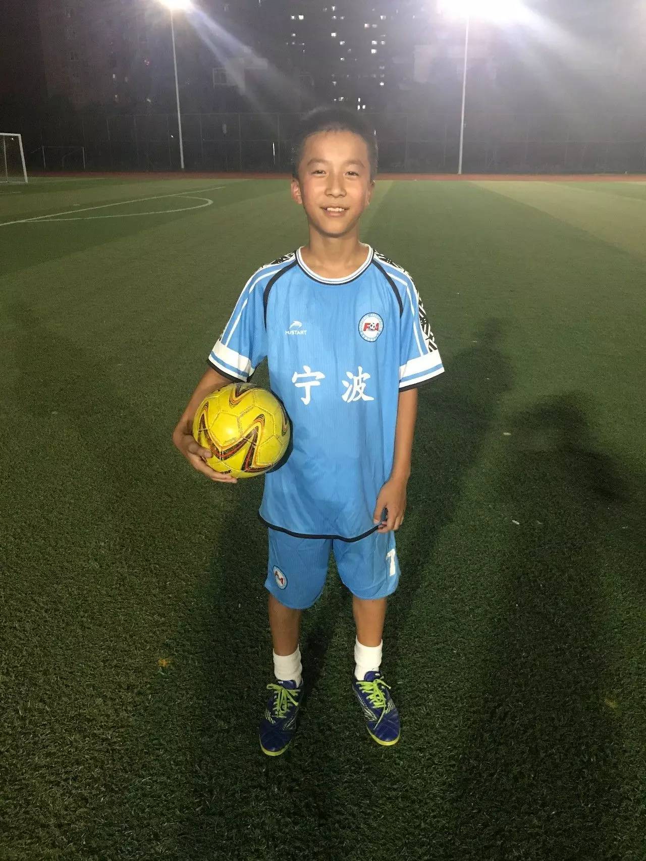 国足2:1卡塔尔,以胜利告别世界杯!有宁波这群足