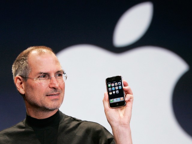 当年乔布斯向世人展示iPhone是何等震撼?