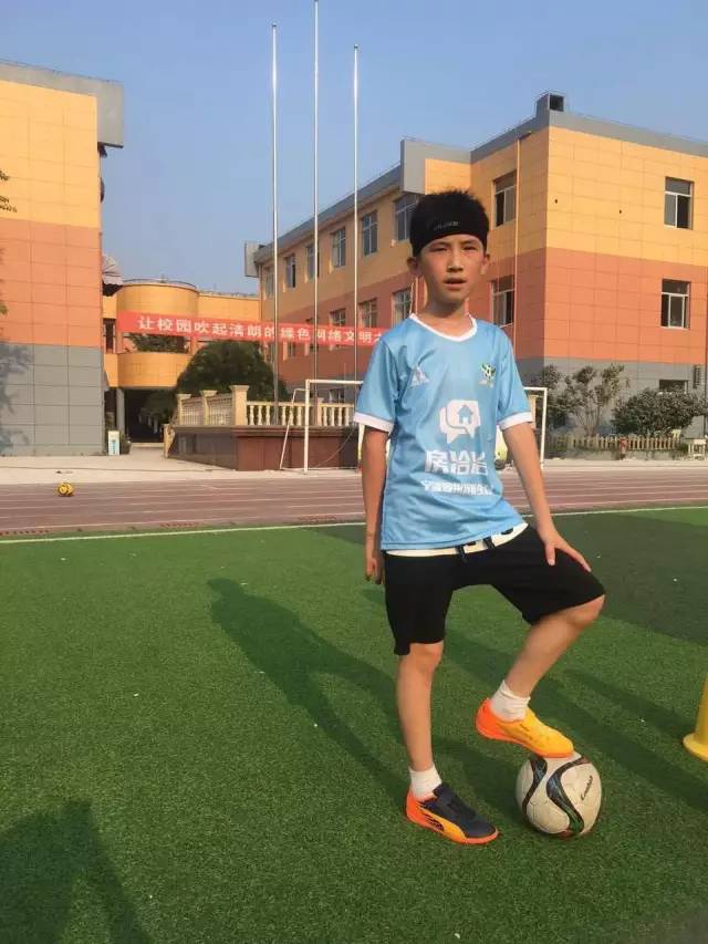 国足2:1卡塔尔,以胜利告别世界杯!有宁波这群足