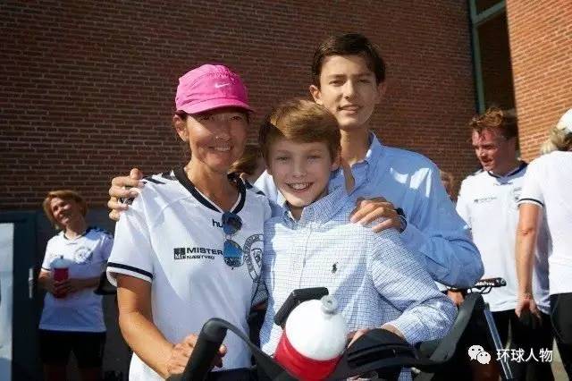 颜值高、身材好、还是王位继承人,这个18岁少