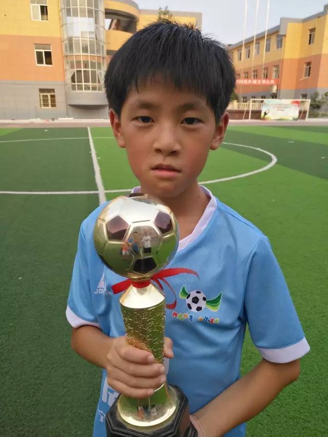 国足2:1卡塔尔,以胜利告别世界杯!有宁波这群足