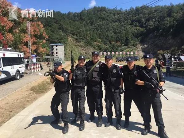 视频|五天没看见特警爸爸一眼 3岁男童追至地铁