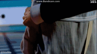 男子后背突然多了个陌生美女的口红印背后竟有这样的故事