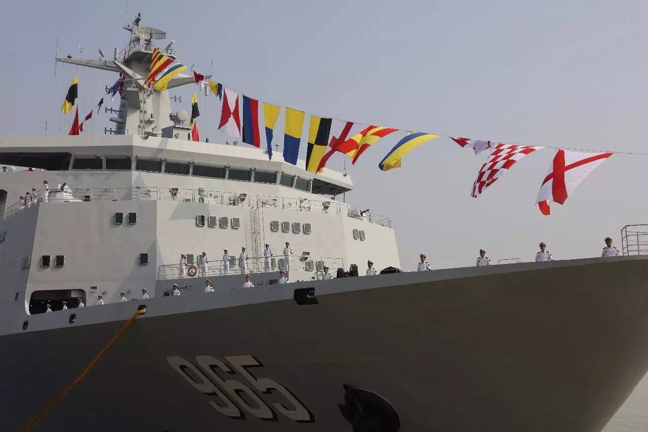 中国首艘四万吨级补给舰就位 航母编队如虎添翼