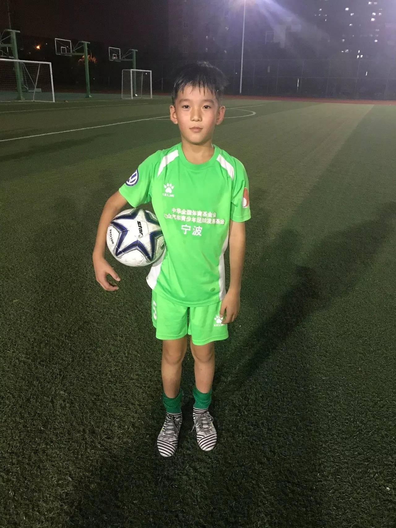 国足2:1卡塔尔,以胜利告别世界杯!有宁波这群足