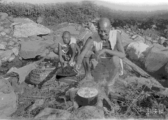 这是一组有“味道”的老照片 让人看饿了的街头小吃!