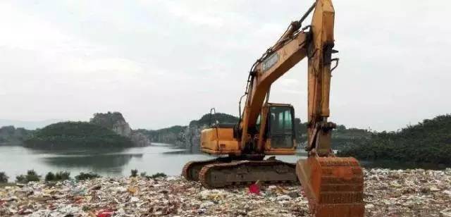 2016年7月1日，来自上海的4000吨垃圾欲倾倒在苏州太湖，被当场抓获。