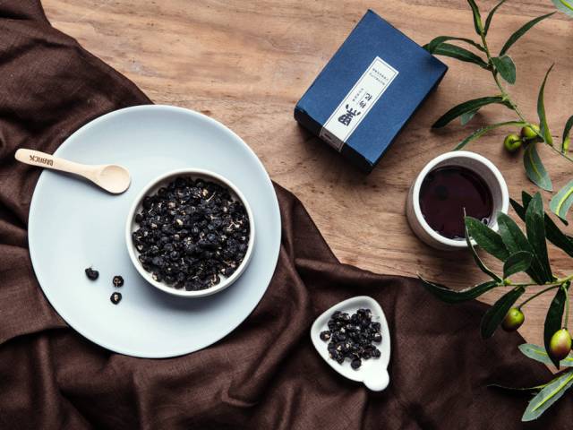 一杯紫色的黑枸杞水,远离亚健康|枸杞|花青素|果