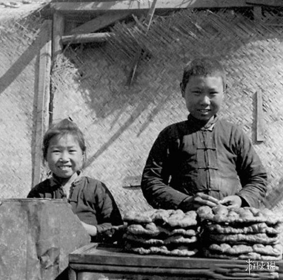 这是一组有“味道”的老照片 让人看饿了的街头小吃!