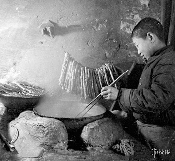 这是一组有“味道”的老照片 让人看饿了的街头小吃!