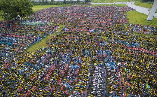 共享单车百万大军成隐患，8大城市紧急叫停，接下来怎么管?|共享单车|摩拜|大城市_新浪新闻