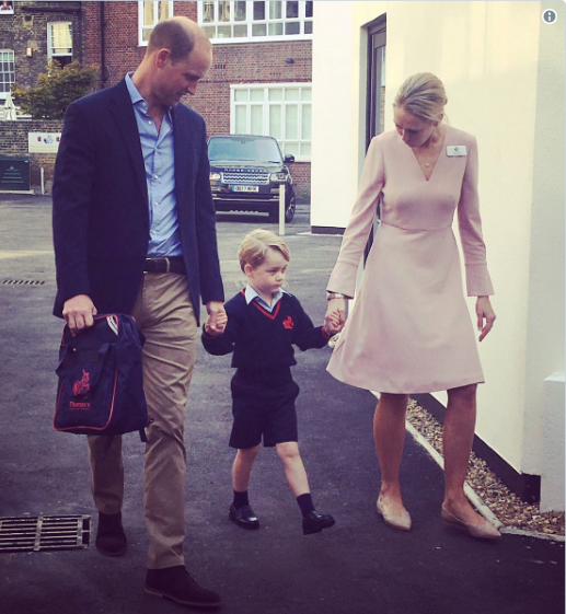  ���������ڸ��׺���ʦ����ͬ��һ���߽�ѧУ����ͼԴ��CNN��