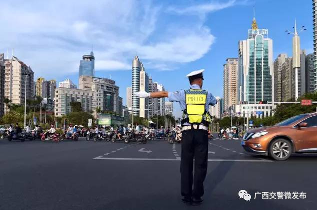 迎接十九大,忠诚保平安!全区交警系统举行誓师