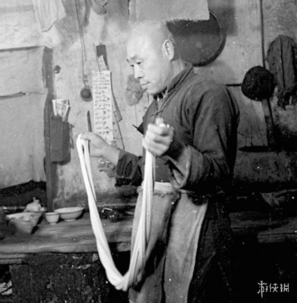 这是一组有“味道”的老照片 让人看饿了的街头小吃!