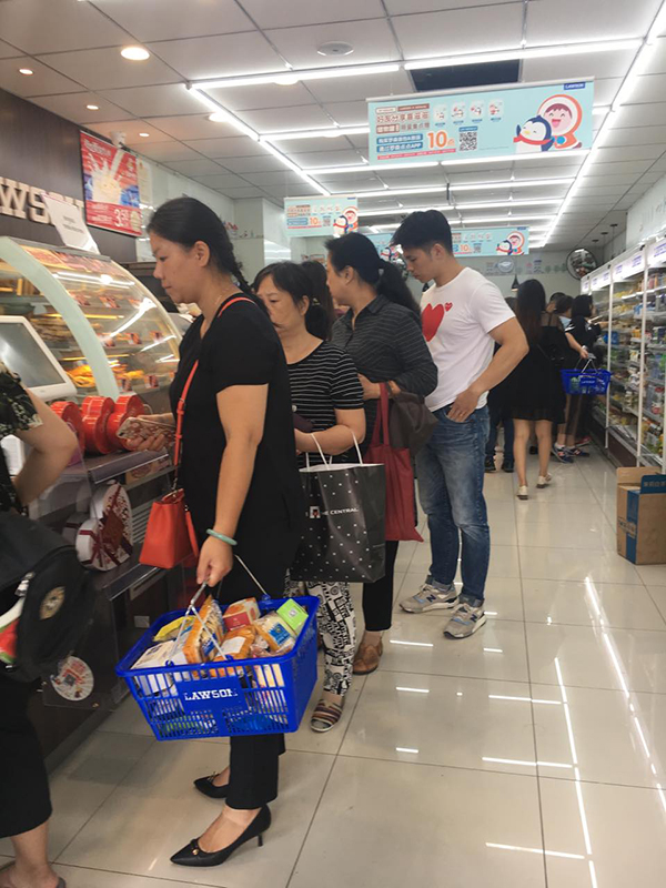 入驻南京遭爆抢,苏果独霸格局或洗牌|零售|