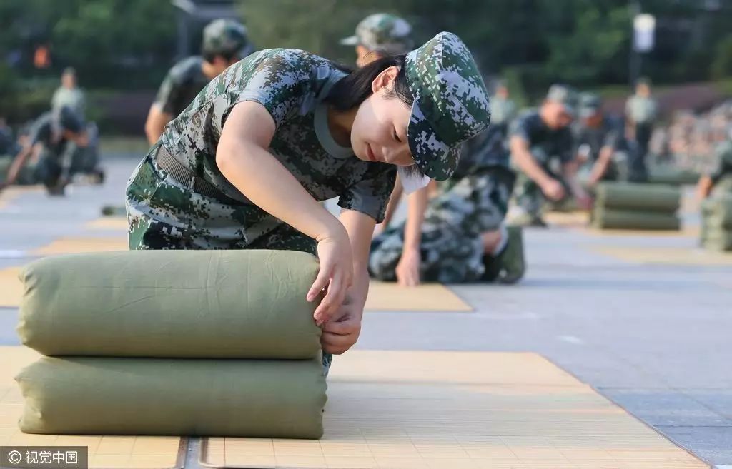 军训叠被子用神器,那军训的意义在哪?