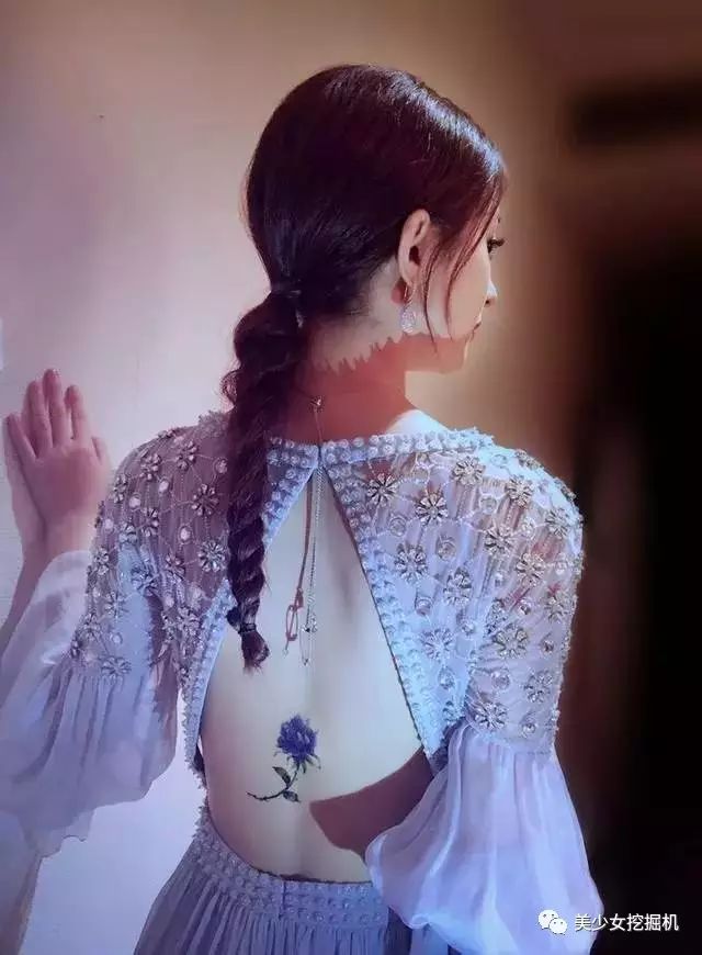 周冬雨竟然纹了窦靖童同款纹身,这对CP的糖好