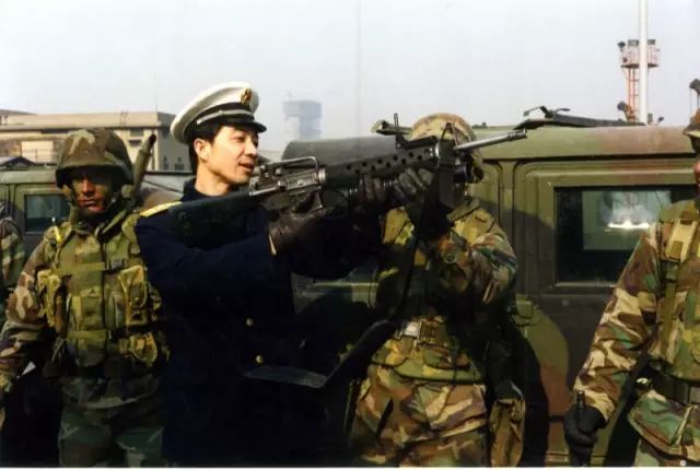 进击的局座张召忠:拒绝数千万投资,笑眯眯自嘲