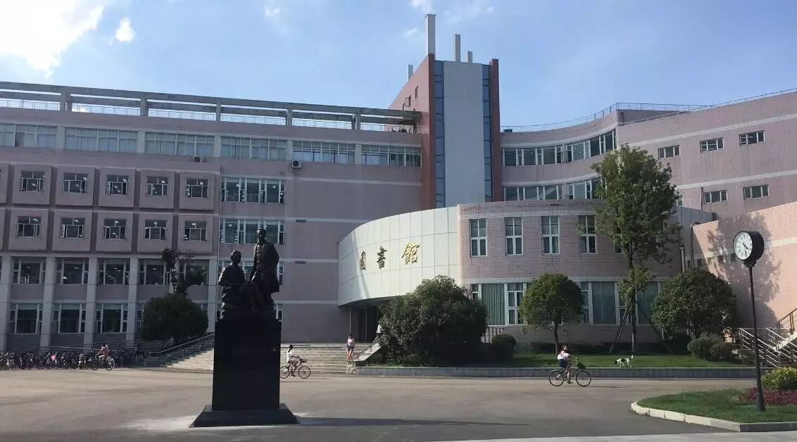 说中别人家的大学 成都大学高颜值学姐带你飞