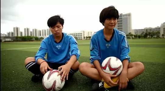 如果不是足球,十七八岁的她们可能已经当了妈
