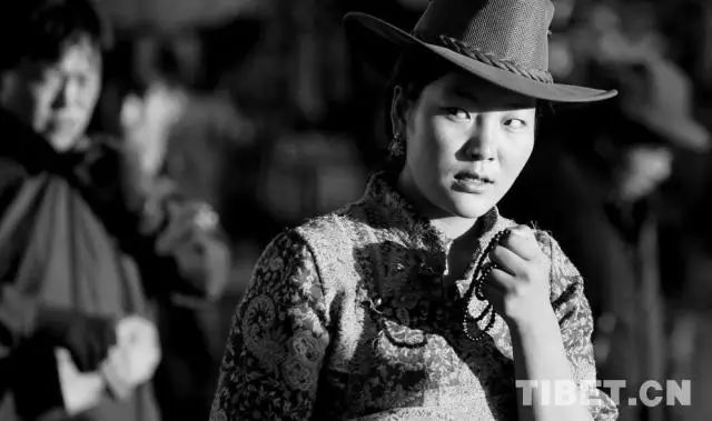 藏语Rap、时尚藏装,西藏年轻人原来这么潮|西