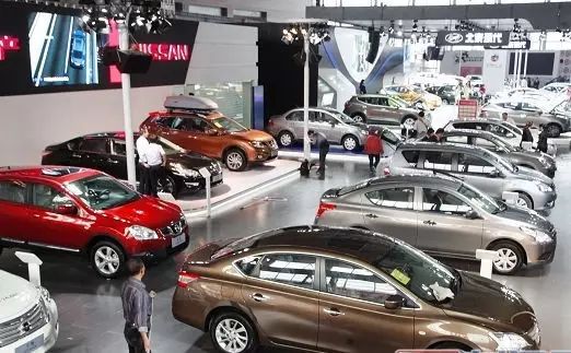 都是套路!买车时答应包上外地牌,结果拿到车却