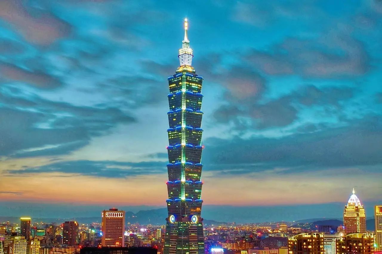 101大楼是台北最显眼的地标性建筑,在2004年12月31日至2010年1月4日它