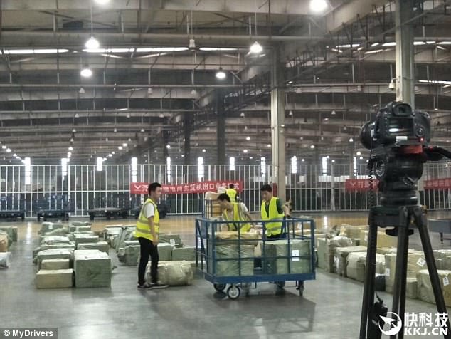 疑似富士康打包空运iPhone8照片曝光|富士康|苹