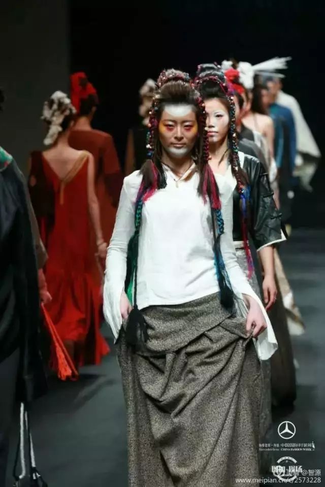 藏语Rap、时尚藏装,西藏年轻人原来这么潮|西