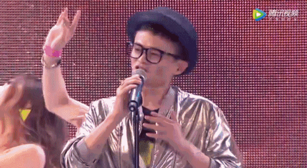 昨晚马云的这段舞蹈刷爆了朋友圈!在4万人面前