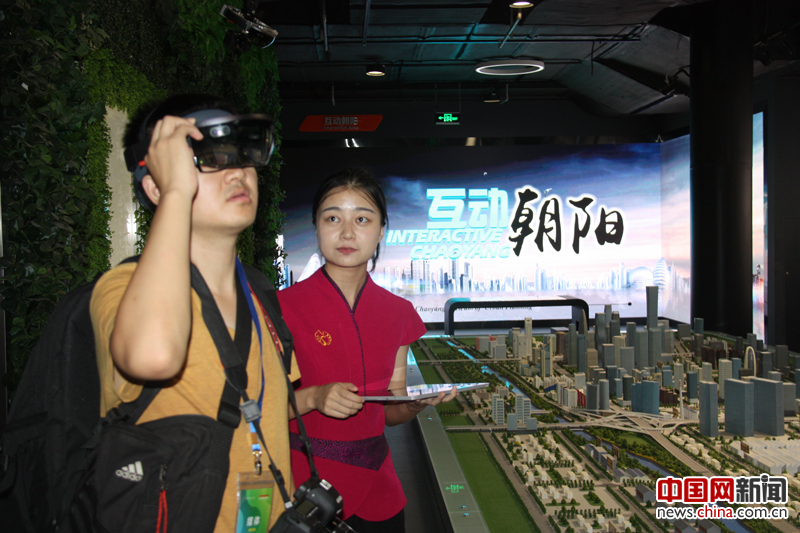 3D创意博览会:市民感受3R魔力 穿越体验大运