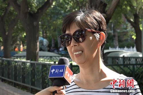 秦洁承受记者采访 中新网记者 旦增桑周 摄