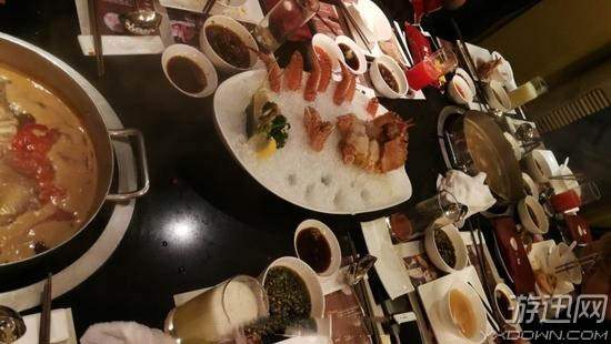 WE聚餐居然吃澳洲龙虾 卖包队老板Sky这是去