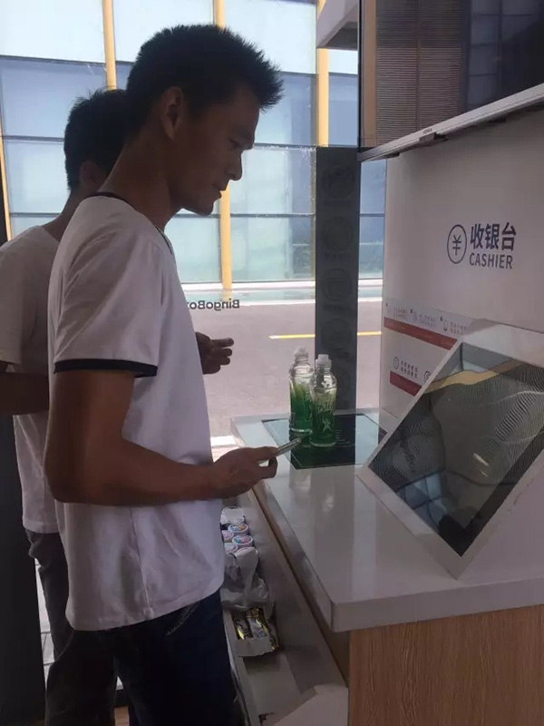 媒体探访杭州无人超市:不结账出不了门 单价略
