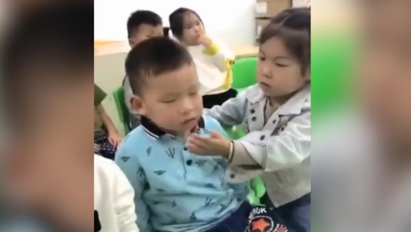 囧哥:错过LiLei和HanMeimei 00后英语课本有 囧哥:错过LiLei和HanMeimei 00后英语课本有