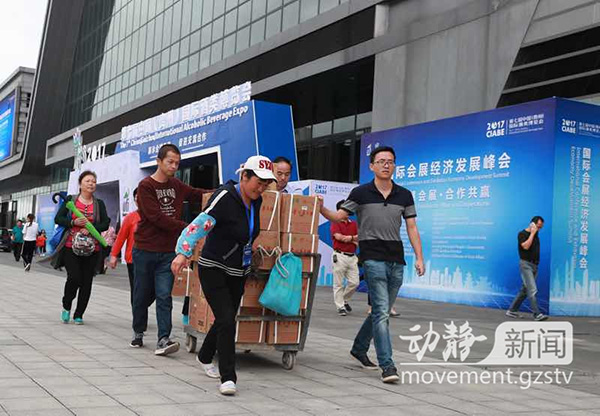 1299一瓶的茅台酒和限购30瓶的宽松条件,激起了市民朋友们的购买激情